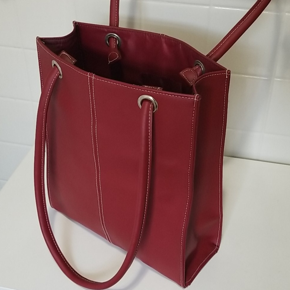 NWOT Lillian Vernon leather shoulder bag